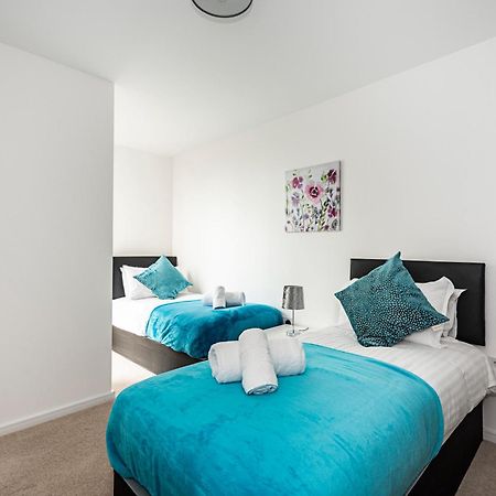 Chiswick Park 3 Bed 3 Bath West London - Parking Apartment Ngoại thất bức ảnh