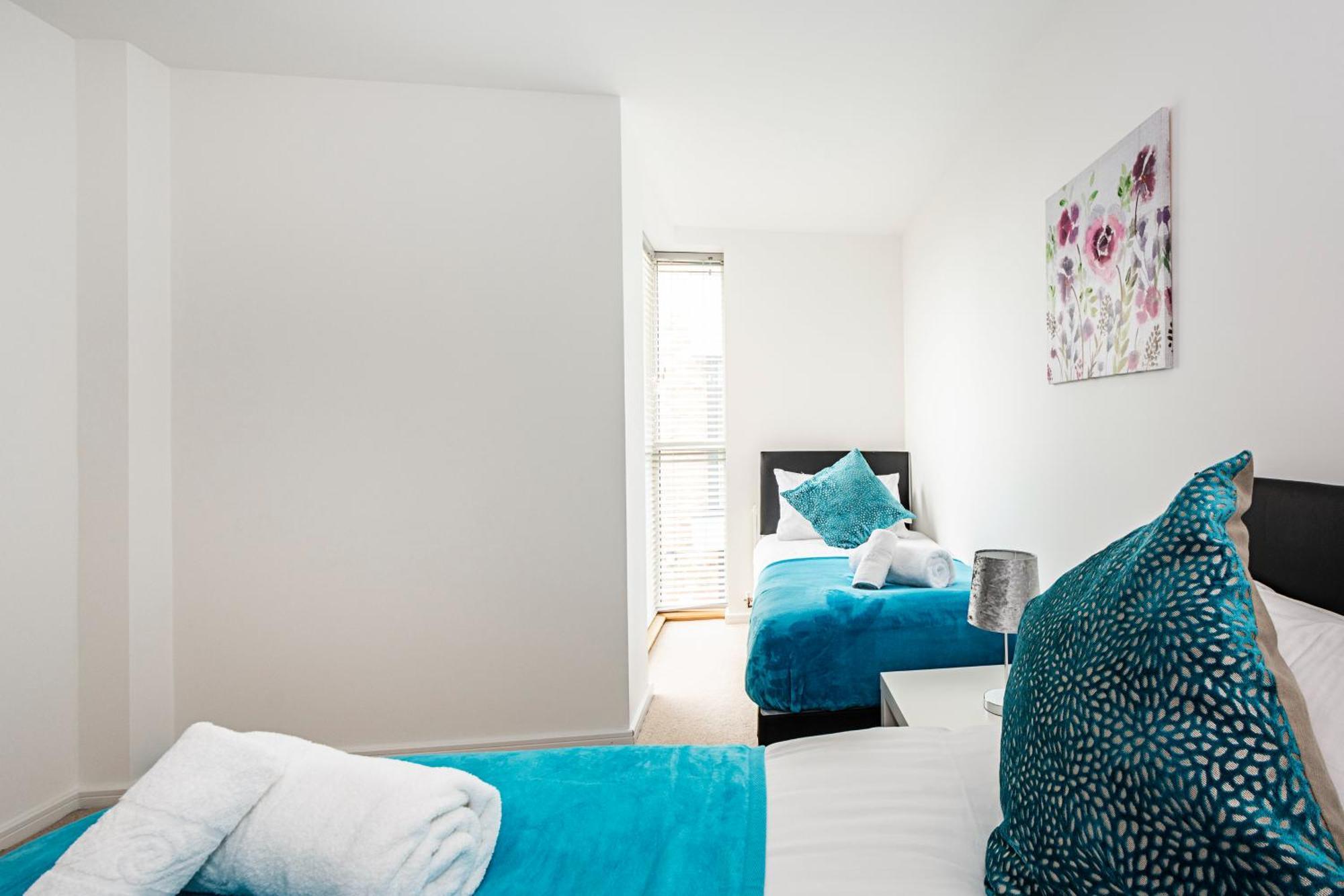 Chiswick Park 3 Bed 3 Bath West London - Parking Apartment Ngoại thất bức ảnh