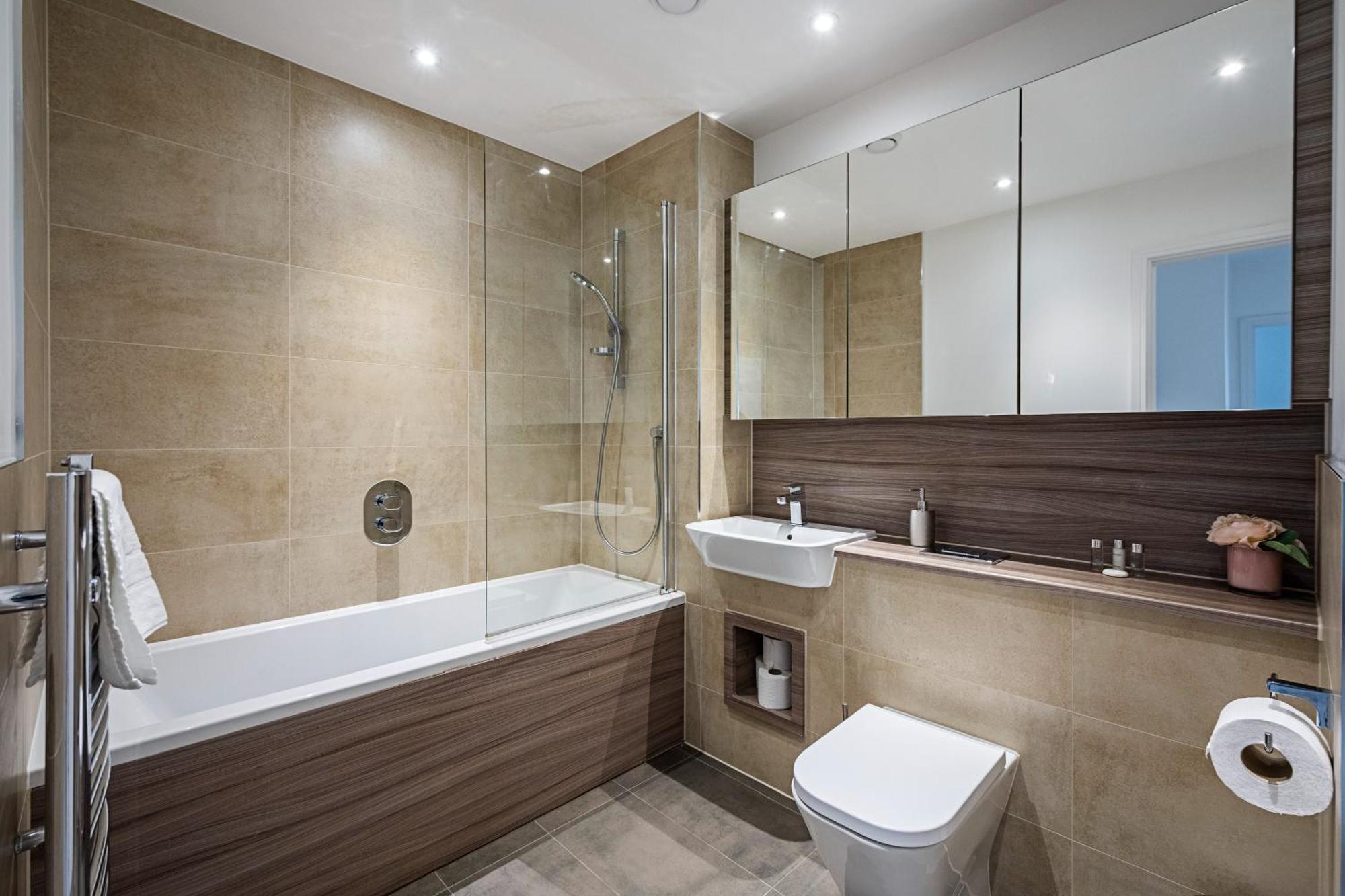 Chiswick Park 3 Bed 3 Bath West London - Parking Apartment Ngoại thất bức ảnh
