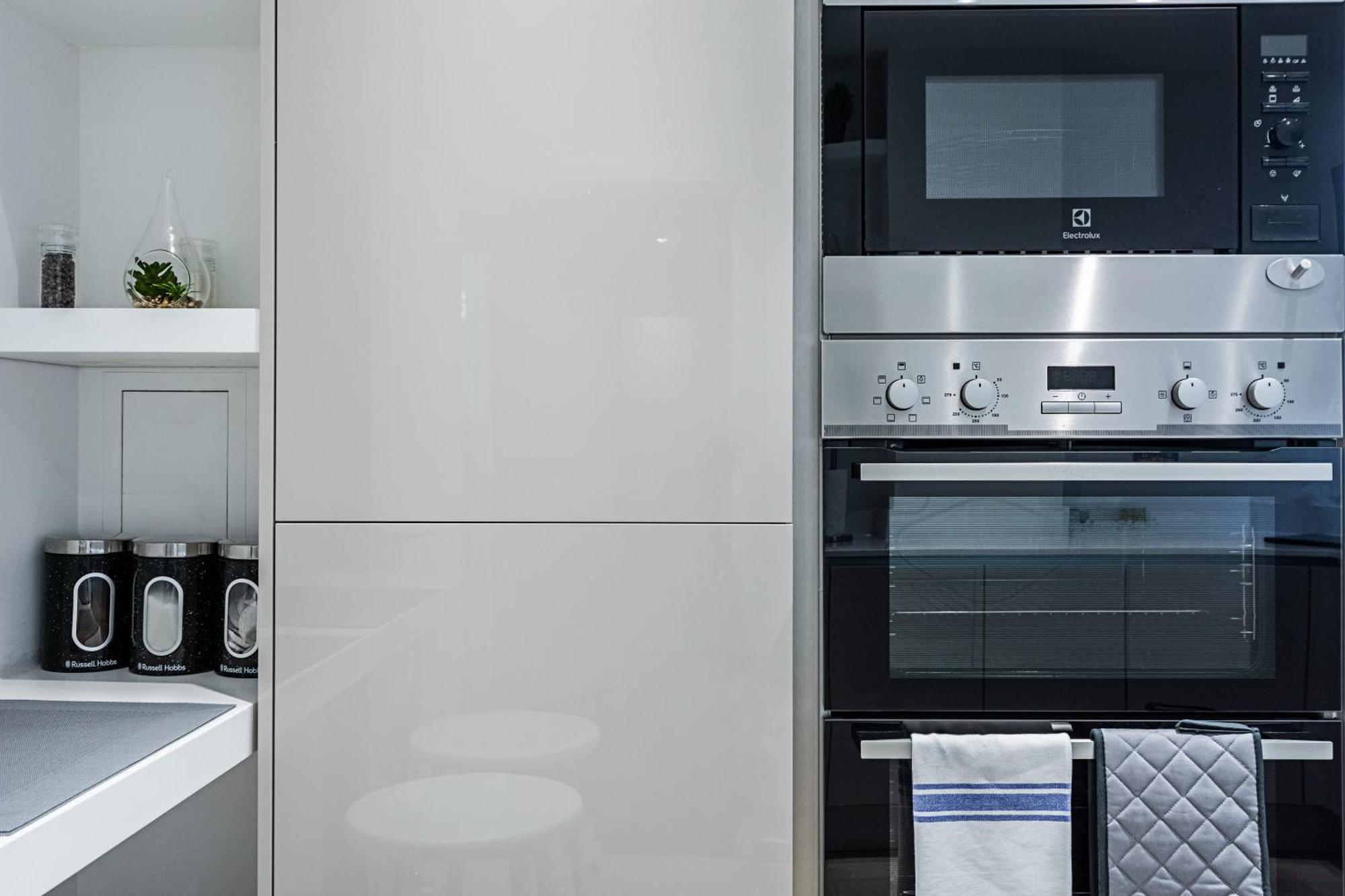Chiswick Park 3 Bed 3 Bath West London - Parking Apartment Ngoại thất bức ảnh