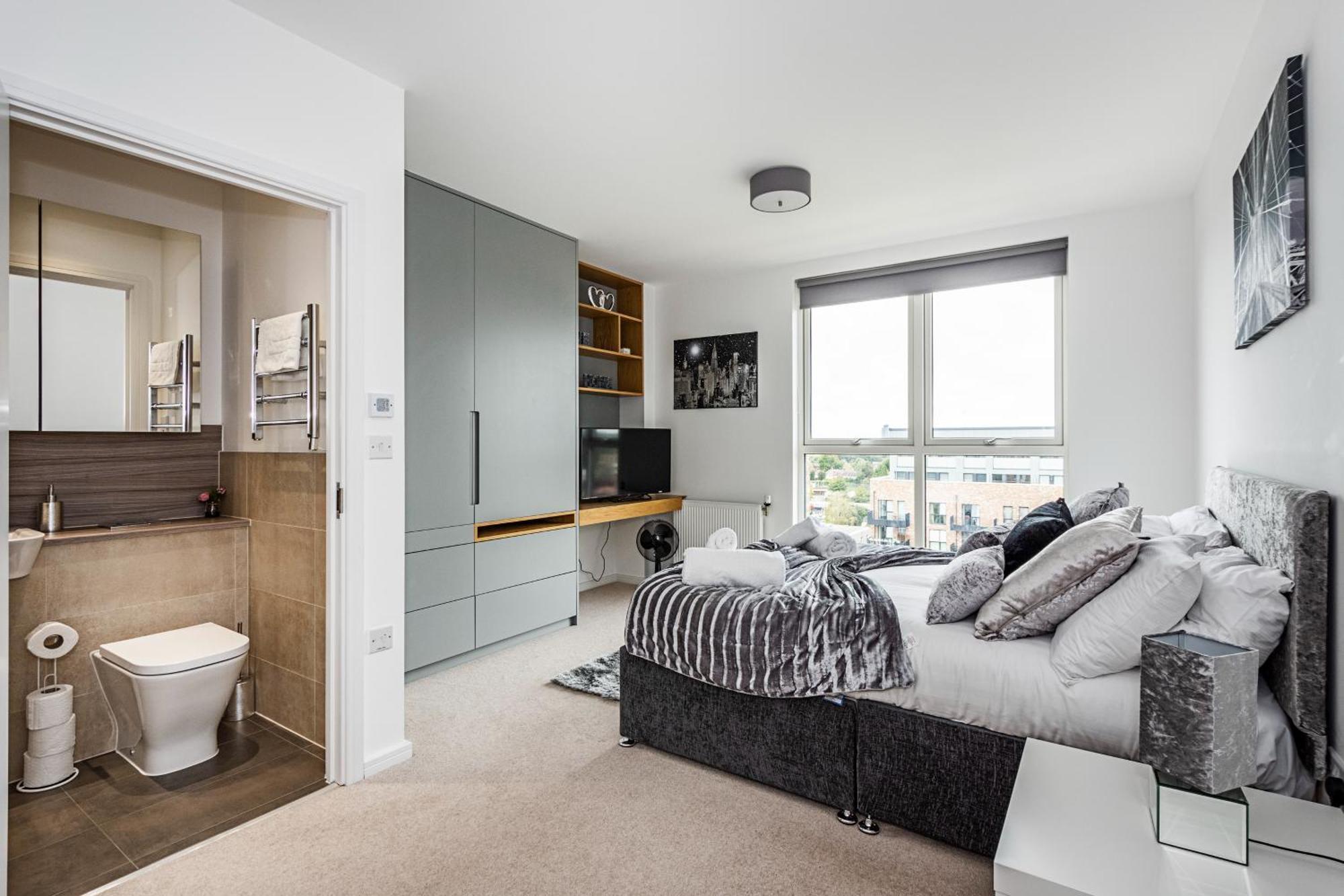 Chiswick Park 3 Bed 3 Bath West London - Parking Apartment Ngoại thất bức ảnh
